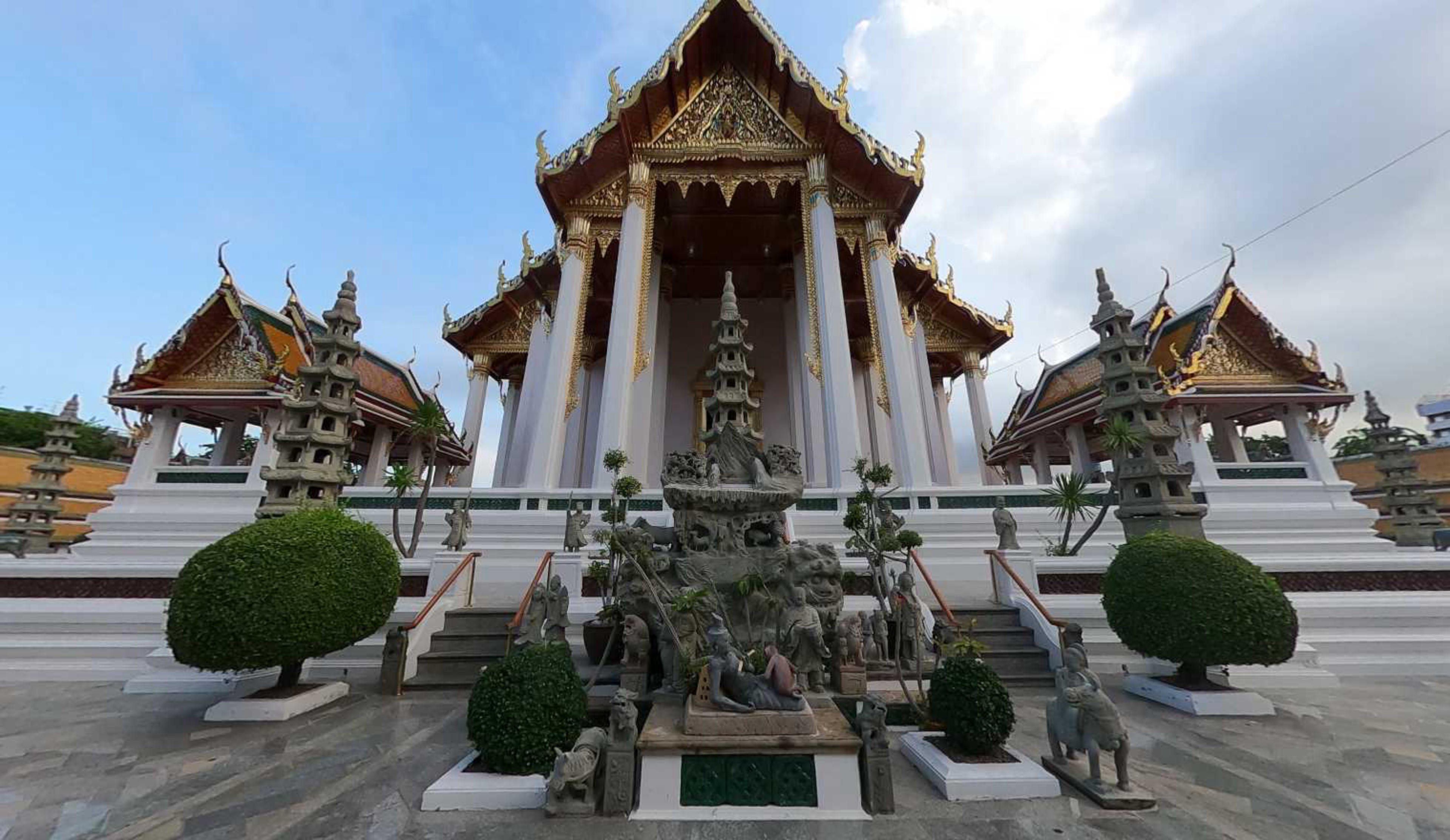 Wat Suthat Thepwararam Ratchaworahawihan virtual tour preview